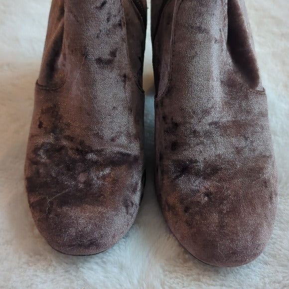 Steve Madden GAZE Pink Crushed Velvet Block Heel Ankle Booties Size 8