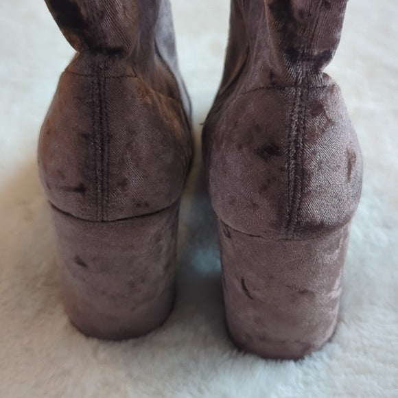 Steve Madden GAZE Pink Crushed Velvet Block Heel Ankle Booties Size 8