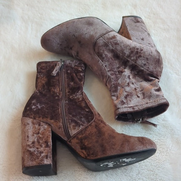 Steve Madden GAZE Pink Crushed Velvet Block Heel Ankle Booties Size 8