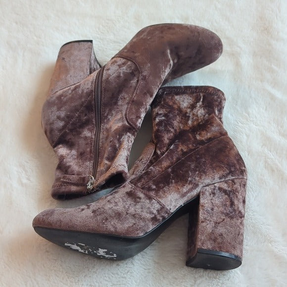 Steve Madden GAZE Pink Crushed Velvet Block Heel Ankle Booties Size 8