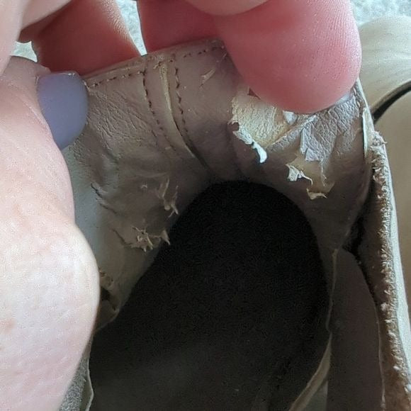 Very Volatile Nelisa Crossover Cutout Heeled Bootie Beige Rear Zippers Size 7.5