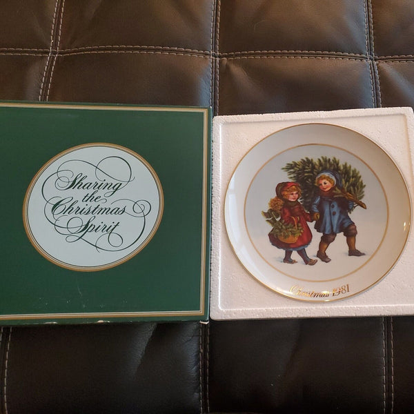 1981 Avon Christmas Plate Sharing The Christmas Spirit Box Wedgewood Vintage