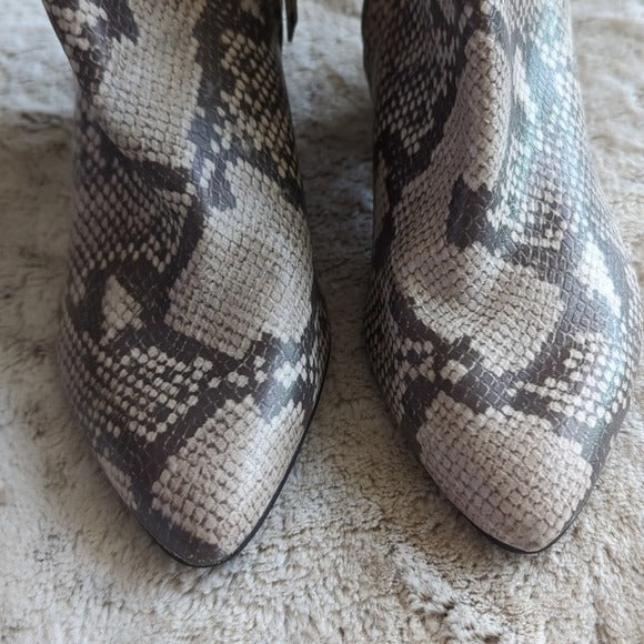 Dolce Vita Coltyn Heeled Pointed Toe Booties Shoes Snake Print L Size 8 Zippered