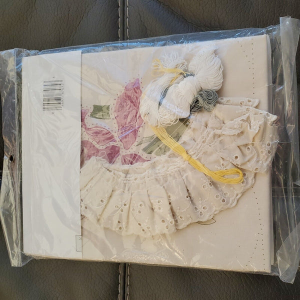 1983 Wang's International Candlewicking Pillow Kit WKIT074 "Orchid" 14"Sq Finish