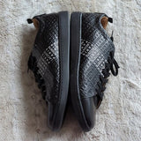 LACOSTE Men's Carnaby Evo Leather Type Print Sneakers Black White Size 10 NWOT