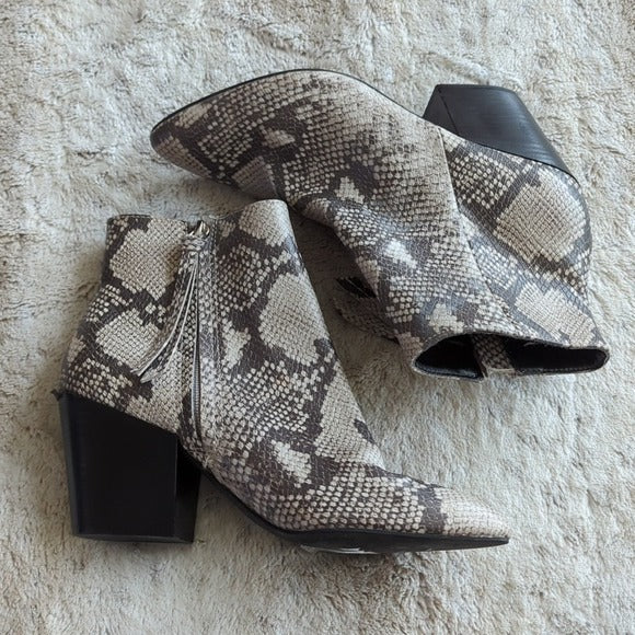 Dolce Vita Coltyn Heeled Pointed Toe Booties Shoes Snake Print L Size 8 Zippered