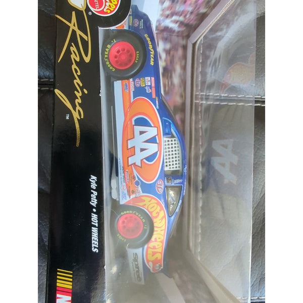 1997 TEAM HOT WHEELS PRO RACING Diecast Car #44 KYLE PETTY 1:24 Scale  Vintage