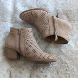 Earth Tan Beige Leather Laser Cut Ankle Pineberry Heeled Booties Shoes Size 9