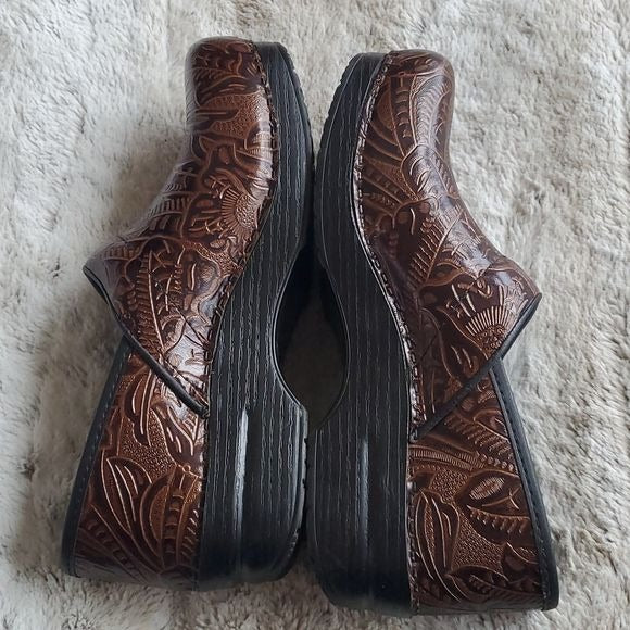 Dansko Professional Brown Tooled Scroll Work Leather Mule Clogs Size 10.5 / 41