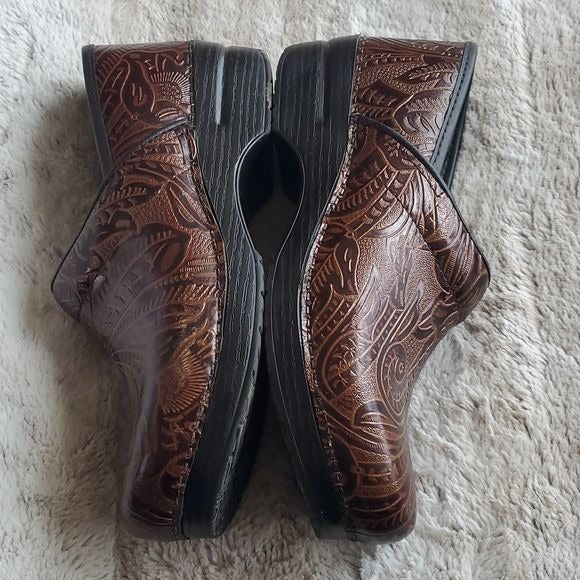 Dansko Professional Brown Tooled Scroll Work Leather Mule Clogs Size 10.5 / 41