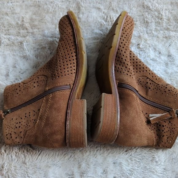 Sofft Brooklee Perforated Light Brown Suede Leather Ankle Booties Size 6.5