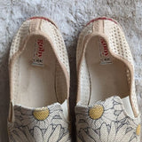 Goby Canvas Slip-On Shoes Women's US 7.5 Cream Sunflower Daisy Flower Print