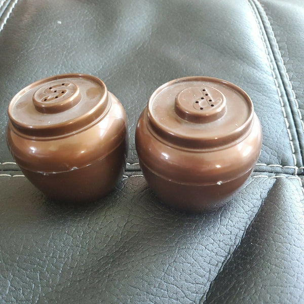 Vintage Plastic Salt & Pepper Shakers Barrels Brown Admiration Made In USA