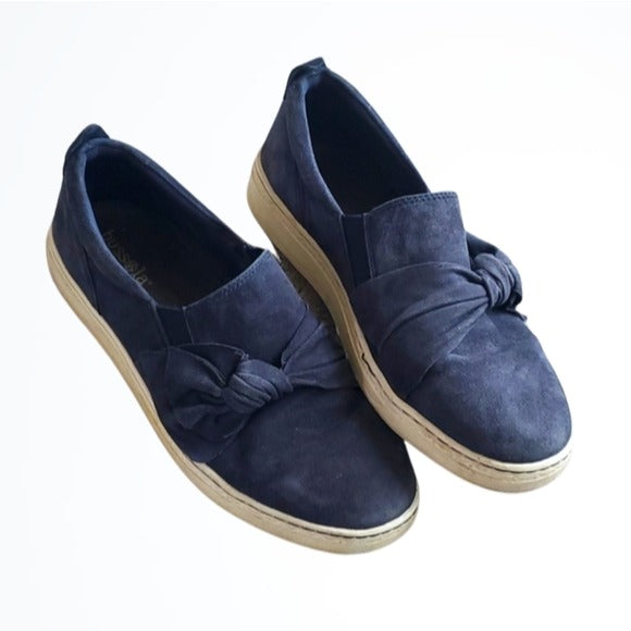 Bussola Navy Suede Leather European Flats w Bow Detail Fashion Sneakers Size 9.5