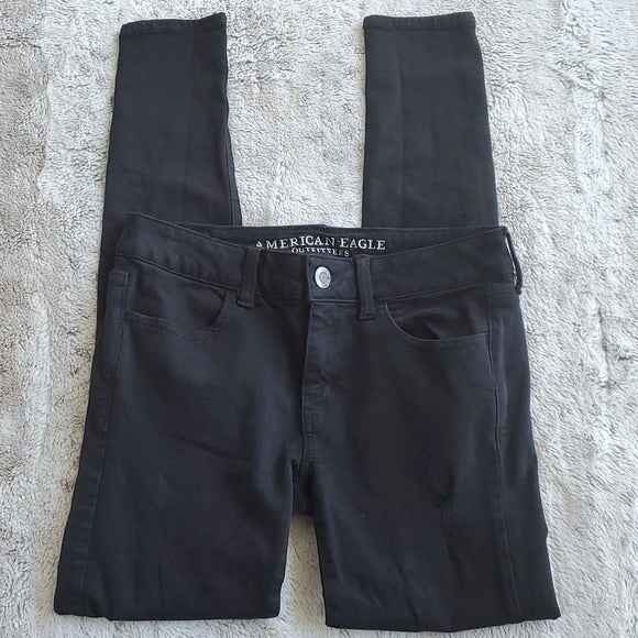 American Eagle Black Distressed Super Stretch  Mid Rise Jegging Size 4