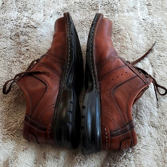 Clarks Brown Two Tone Leather Tied Dress or Casual Oxford Style Shoes Size 8.5