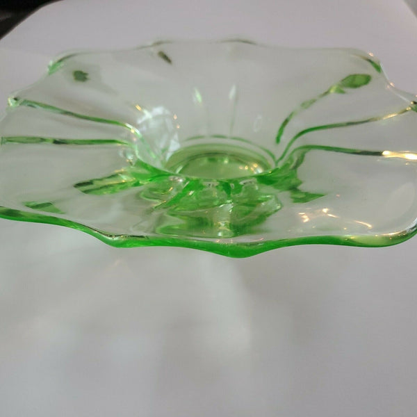 Green Depression Wavy Edge Candy Dish Bowl 7.5 x 7.5 Inches Square Type