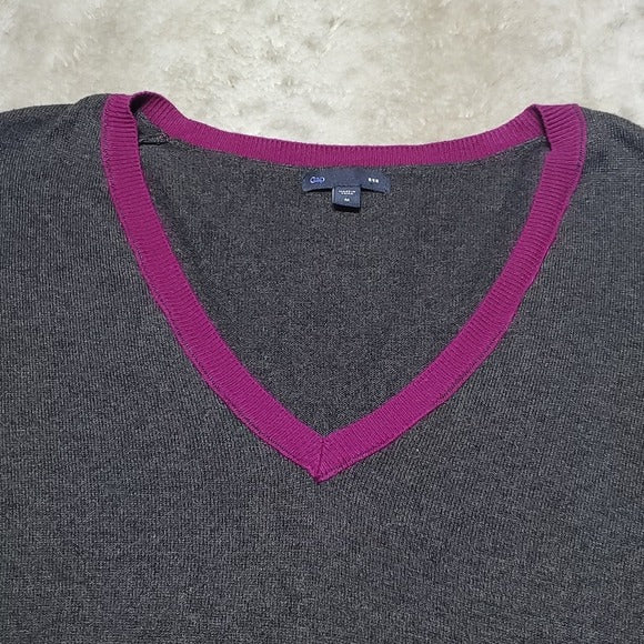 GAP Grey and Purple Simple 3/4 Sleeve Lightweight VNeck Sweater Size M