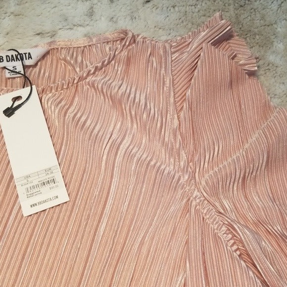 NWT BB Dakota Mauve Rose Cold Shoulder Crinkle Top Size S