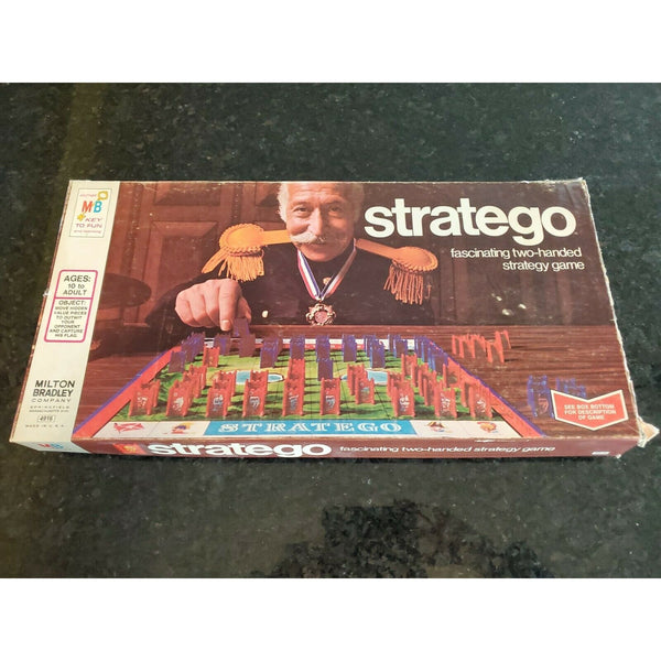 Stratego Strategy Board Game  1975 Milton Bradley