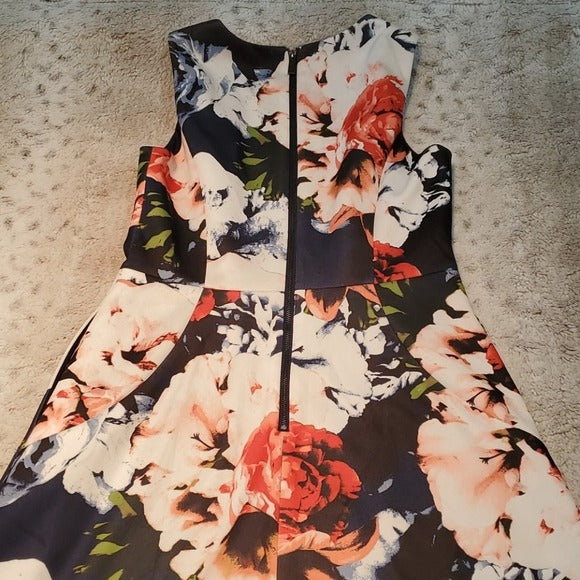 Vince Camuto Floral Scuba Bodycon Style Dress Size 2