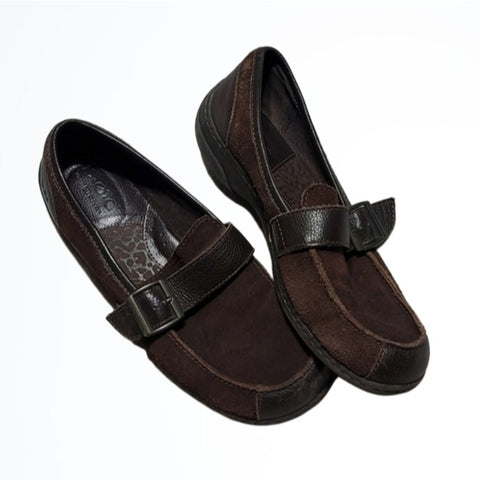 Born BOC Brown Suede and Leather Loafers w Buckle Size 7.5