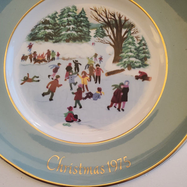 1975 Avon Christmas Plate SKATERS ON THE POND 4th Edition Orig. Box Wedgewood